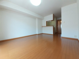 明るい色調の室内です