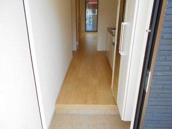 収納もある玄関です