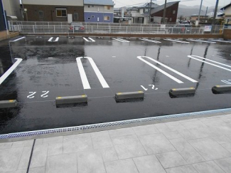 車をお持ちの方に嬉しい駐車場付きの物件です