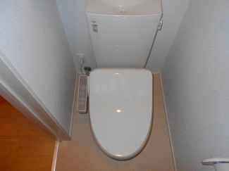 コンパクトで使いやすいトイレです