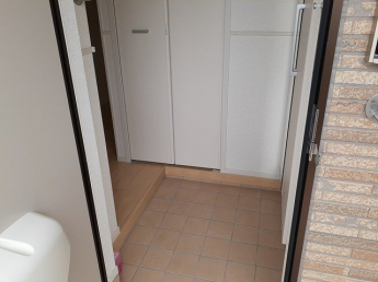 明るい玄関です