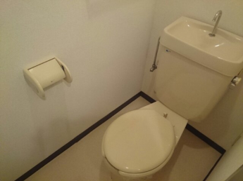 ゆったりとした空間のトイレです