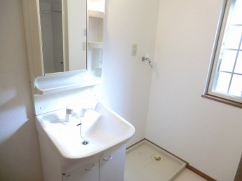 忙しい朝には欠かせない洗面所です