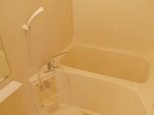 コンパクトで使いやすいお風呂です