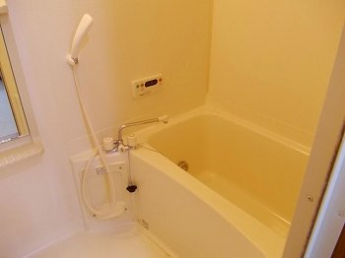 コンパクトで使いやすいお風呂です