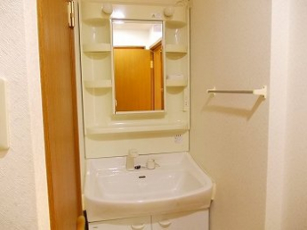 明るい洗面所です
