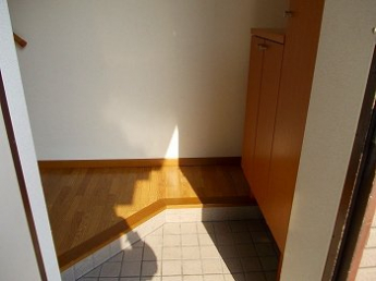 明るい玄関です