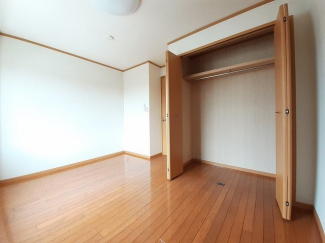 明るい色調の室内です