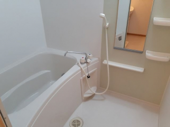 コンパクトで使いやすいお風呂です