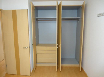 引出し付の大容量クローゼット