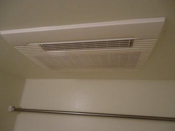 雨の日も安心の浴室乾燥機