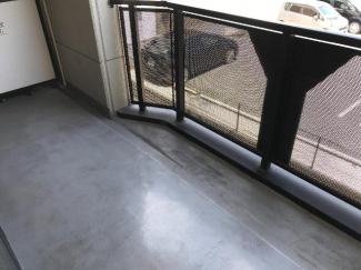 奥行きと間口が広いベランダ