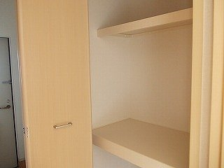 明るい色調の室内です