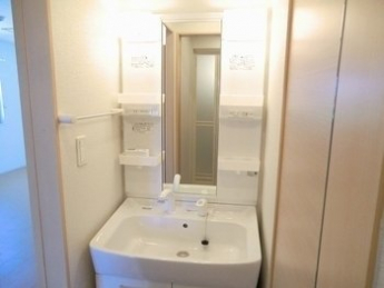 忙しい朝には欠かせない洗面所です