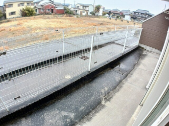 お洗濯にも便利なバルコニー付き