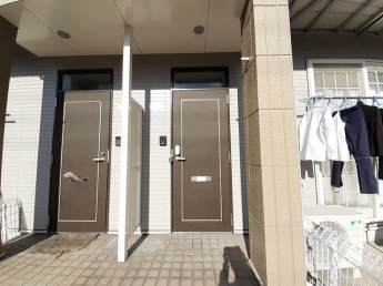 ゆとりのあるエントランスです