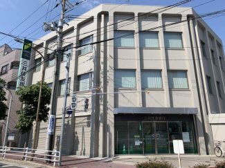 三井住友銀行湊川支店まで865m
