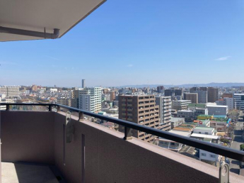目線にはさえぎる建物が少なく遠くまでしか良好です。