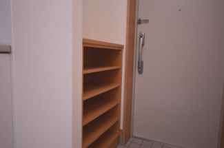 ★下駄箱付きで玄関スッキリします。