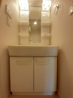 明るい洗面所です