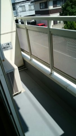 開放的で明るい空間を演出してくれるバルコニーです
