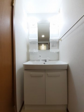 明るい洗面所です