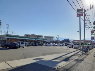 ファミリーマートインター北店様まで950m