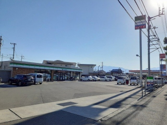 ファミリーマートインター北店様まで950m