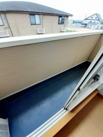 お洗濯にも便利なバルコニー付き