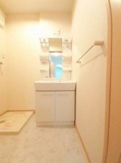 明るい洗面所です