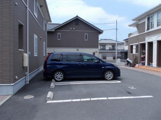 車をお持ちの方に嬉しい駐車場付きの物件です