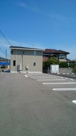 駐車場があるので、車を買う予定の方も安心です