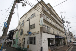 落ち着いた雰囲気の外観です