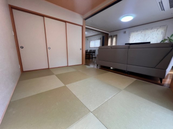 柔らかい畳が心地よい和室