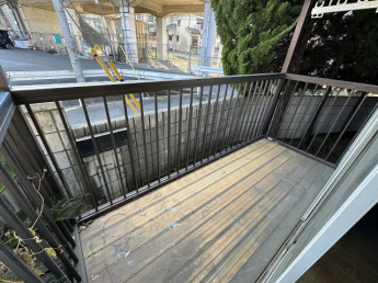 開放的で明るい空間を演出してくれるバルコニーです