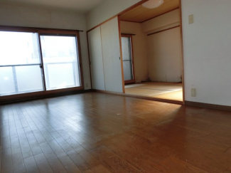 ゆったり過ごせるリビングです