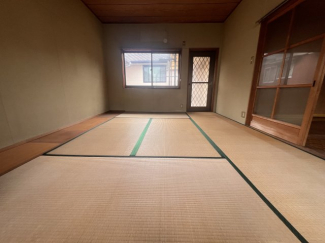 畳の上でゆっくりとくつろげる和室です