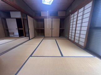 畳の上でゆっくりとくつろげる和室です