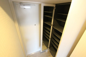 毎日通る玄関はこちらです