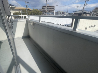落ち着いた時間を過ごせるバルコニーです