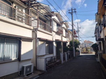 【前面道路含む現地写真】