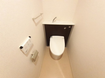 コンパクトで使いやすいトイレです