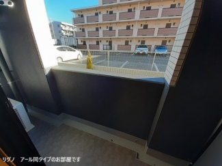 落ち着いた時間を過ごせるバルコニーです