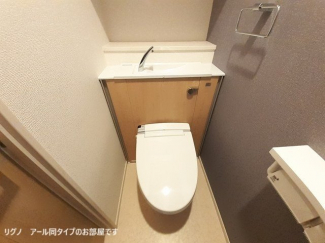 コンパクトで使いやすいトイレです