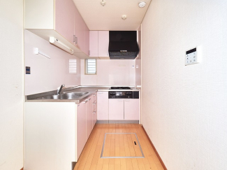 3帖独立型キッチンにL型システムキッチン