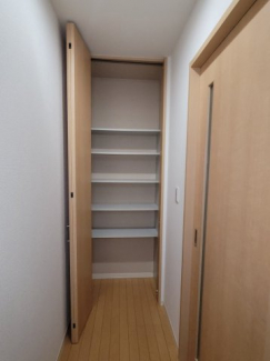 稼働棚なのでいろいろ収納できそうですね