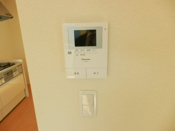 モニター付きインターホンで安心です♪