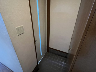 収納もある玄関です