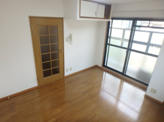 洋室6帖です