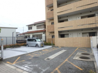 【駐車場】